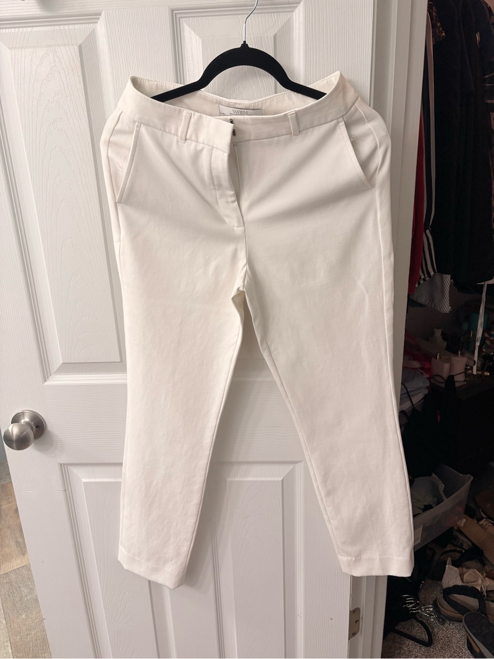 White House Black Market Cream Cropped Dress Pants